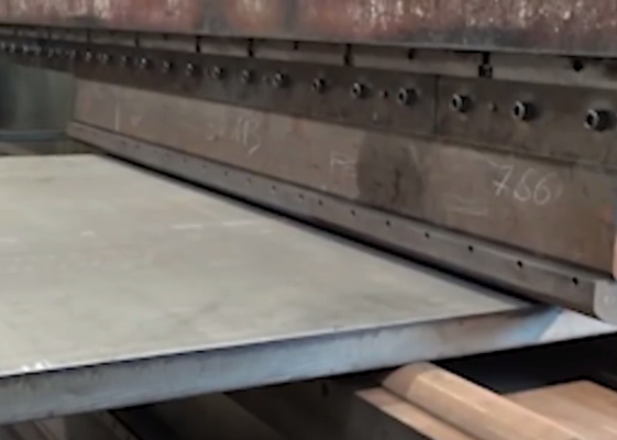 1000多噸位的軋鋼機作業過程？超厚的鋼板一次成型